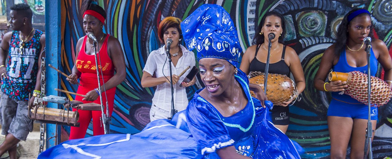 Cuba_Ciudad_Havana_Rumba-Dancer-and-singers